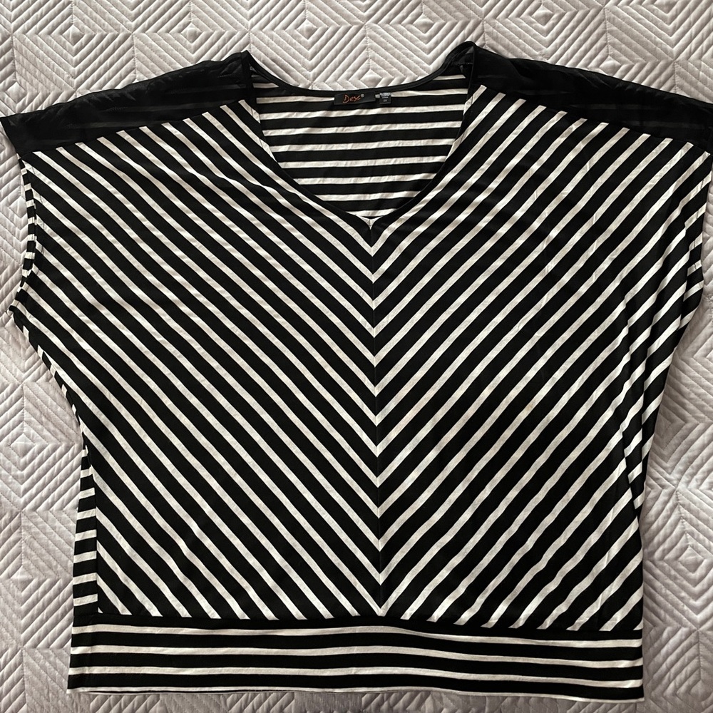 Plus size striped top. Black and white. Size 2X